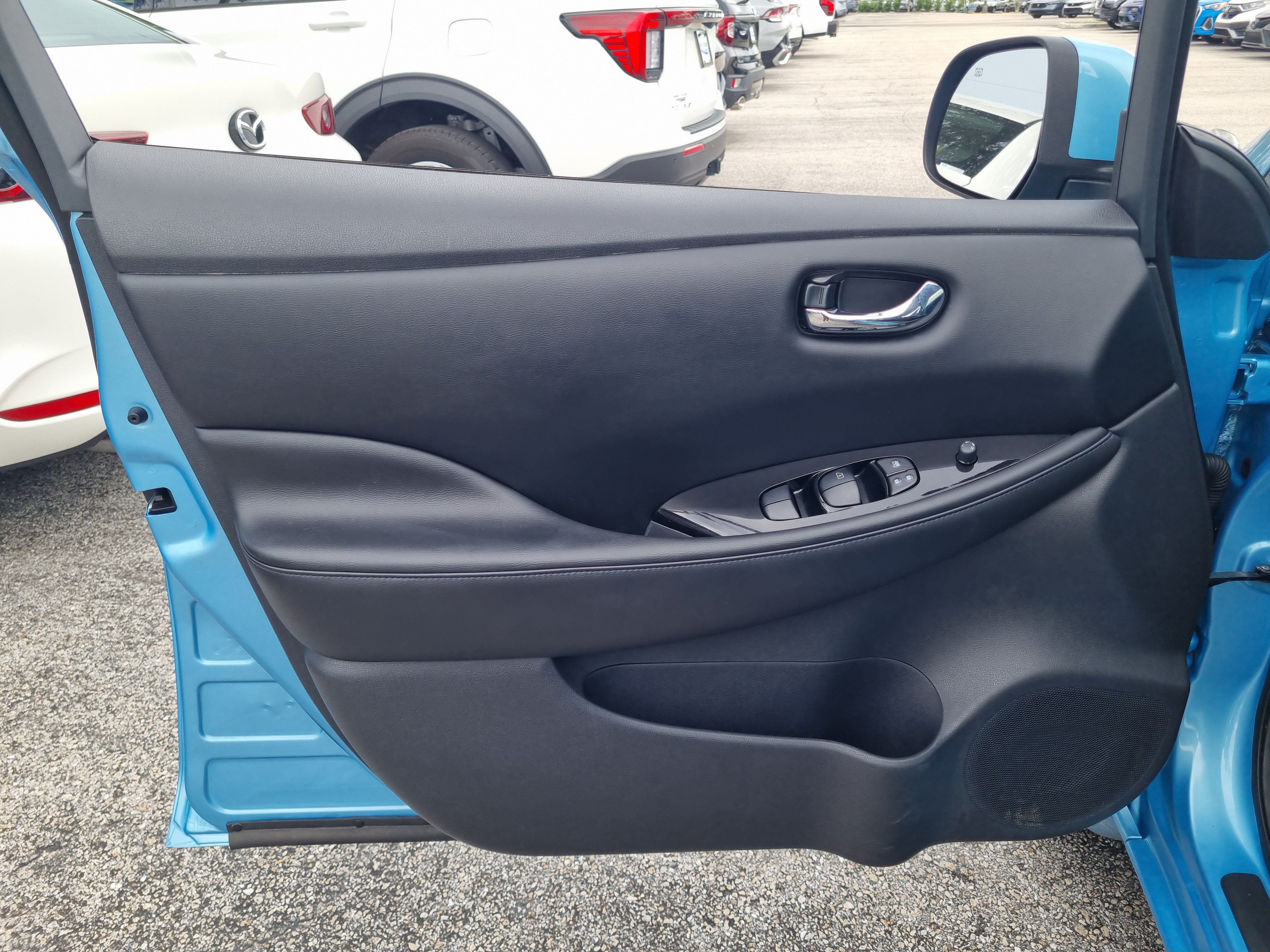Used 2015 Nissan Leaf SL FWD image 24