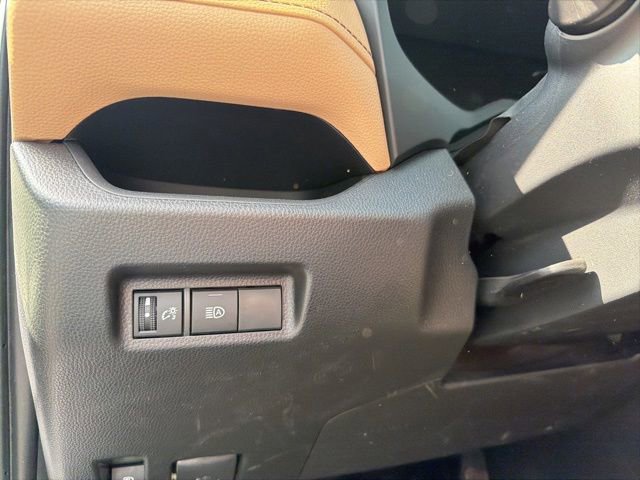 Used 2025 Toyota RAV4 LE AWD/4WD image 19