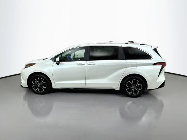 Used 2025 Toyota Sienna Platinum AWD/4WD image 4