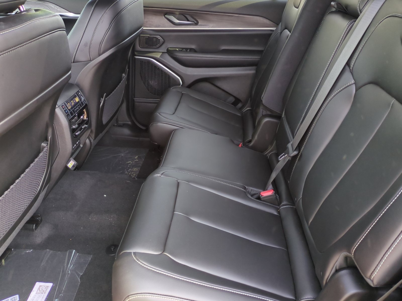 New 2026 Jeep Grand Cherokee L Limited AWD/4WD image 17