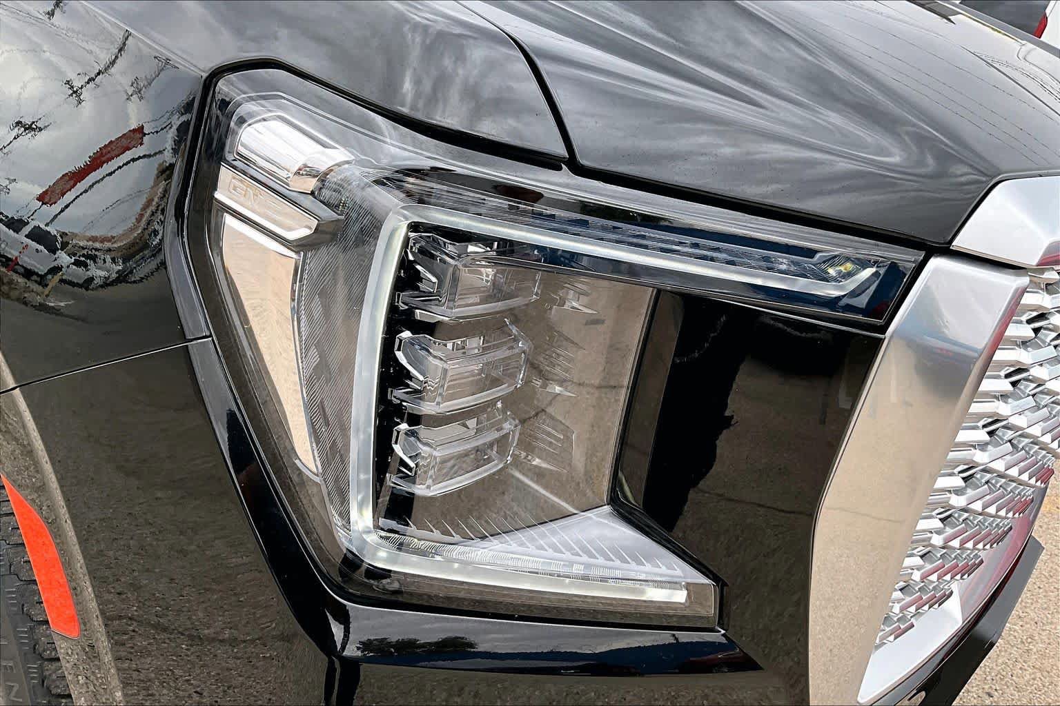 Used 2021 GMC Yukon Denali w/ Denali Premium Package image 27