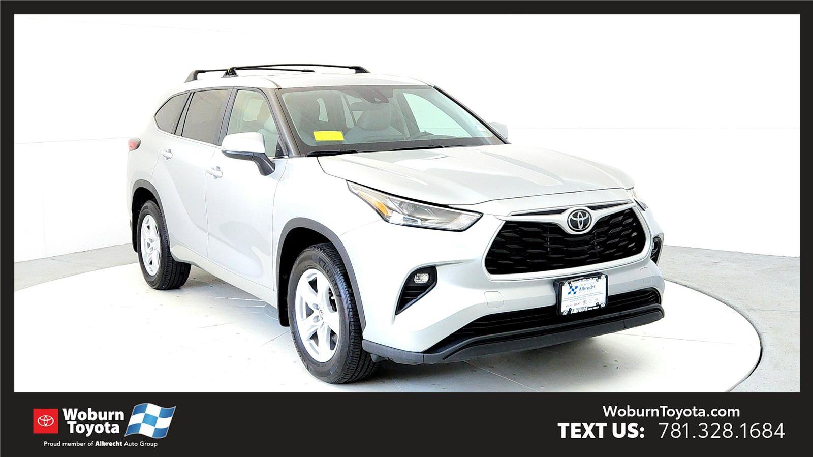 Used 2023 Toyota Highlander LE image 1