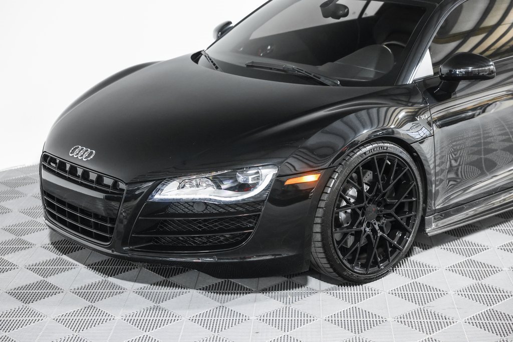 Used 2012 Audi R8 V10 w/ Enhanced Leather Pkg image 17