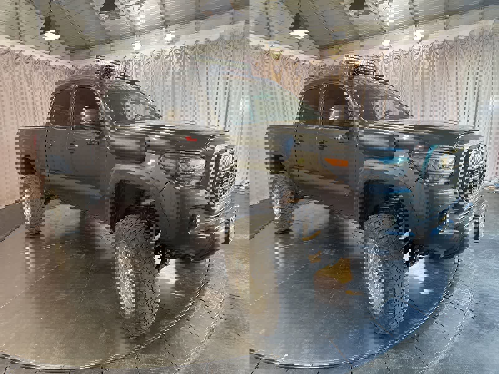 Used 2018 Toyota Tacoma TRD Off-Road w/ Technology Package image 3