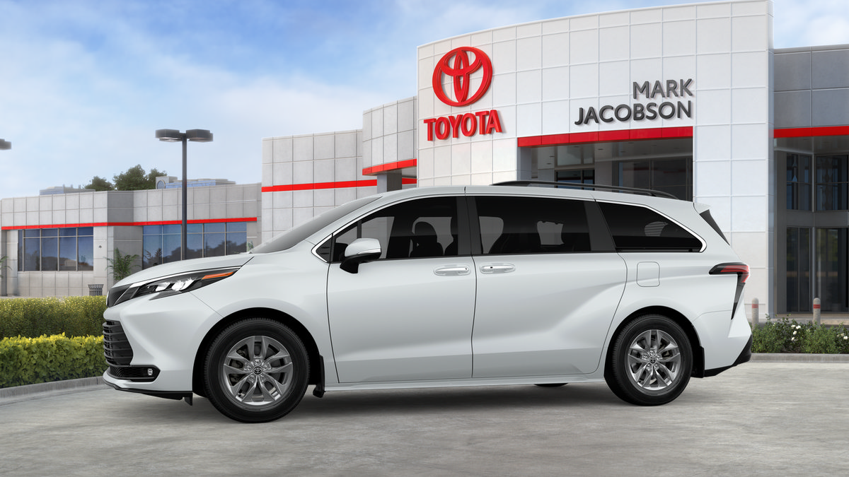 New 2026 Toyota Sienna XLE AWD/4WD image 3