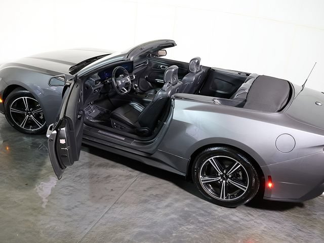 Used 2025 Ford Mustang Premium RWD image 5
