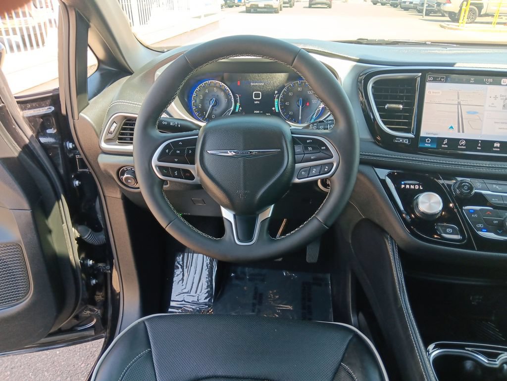 Used 2026 Chrysler Pacifica Limited FWD image 13
