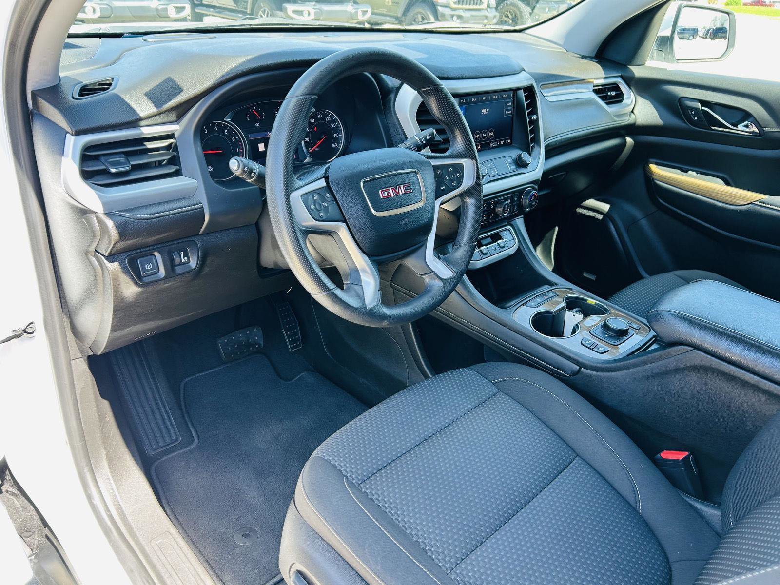 Used 2023 GMC Acadia SLE w/ Driver Convenience Package image 13