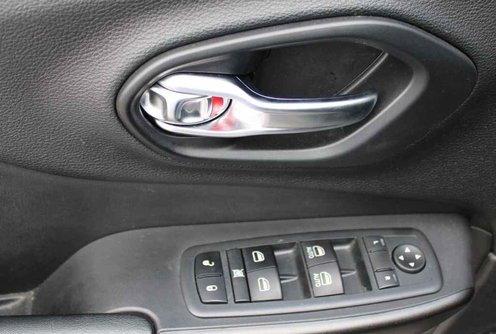 Used 2020 Jeep Cherokee Trailhawk w/ Trailer Tow Group image 25