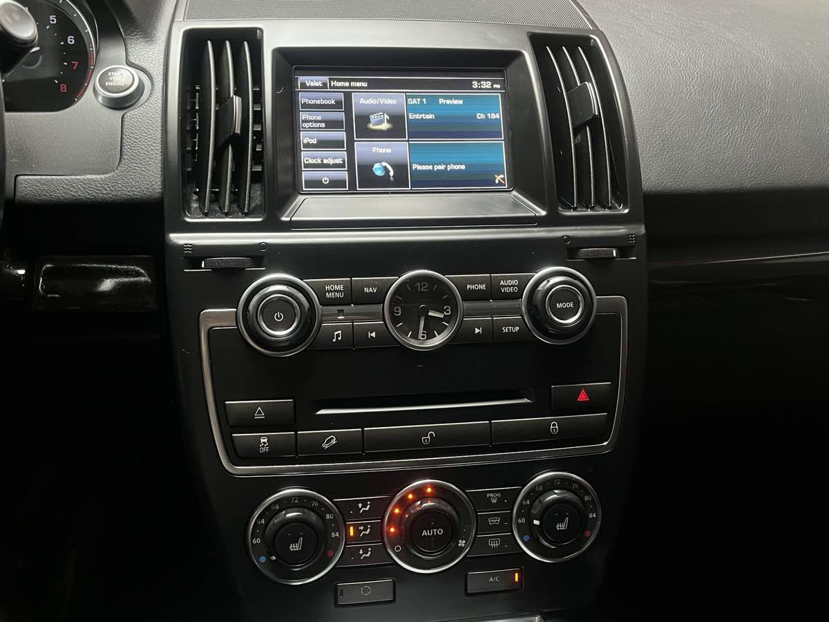 Used 2014 Land Rover LR2 AWD/4WD image 17