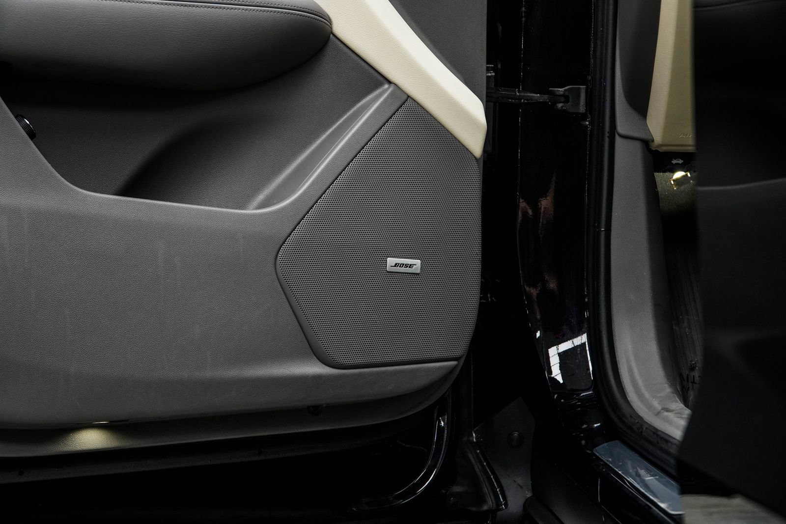 Used 2024 Cadillac XT6 Premium Luxury w/ LPO, Floor Liner Package AWD/4WD image 30