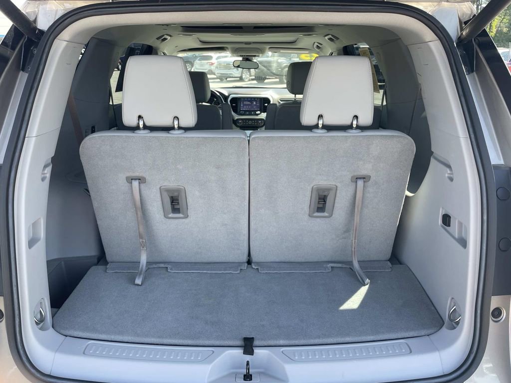 Used 2023 GMC Acadia SLT w/ Preferred Package image 11