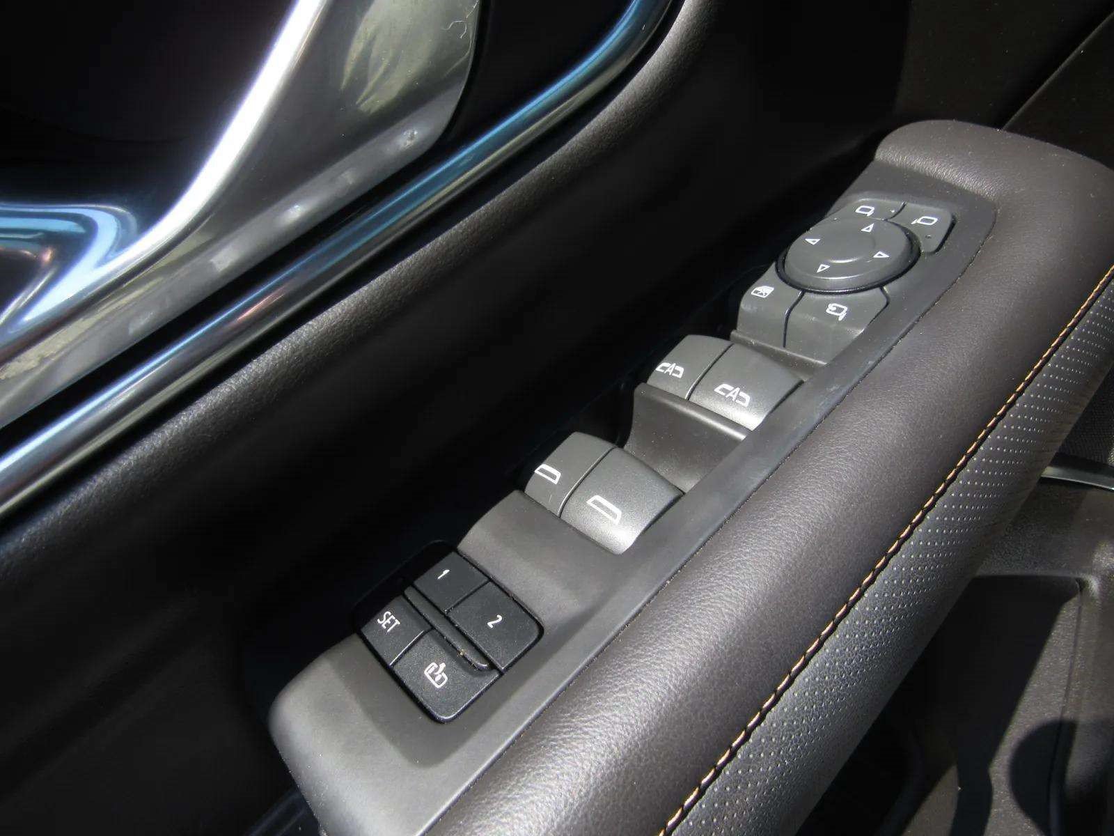 Used 2021 GMC Yukon XL AT4 w/ AT4 Premium Plus Package AWD/4WD image 26
