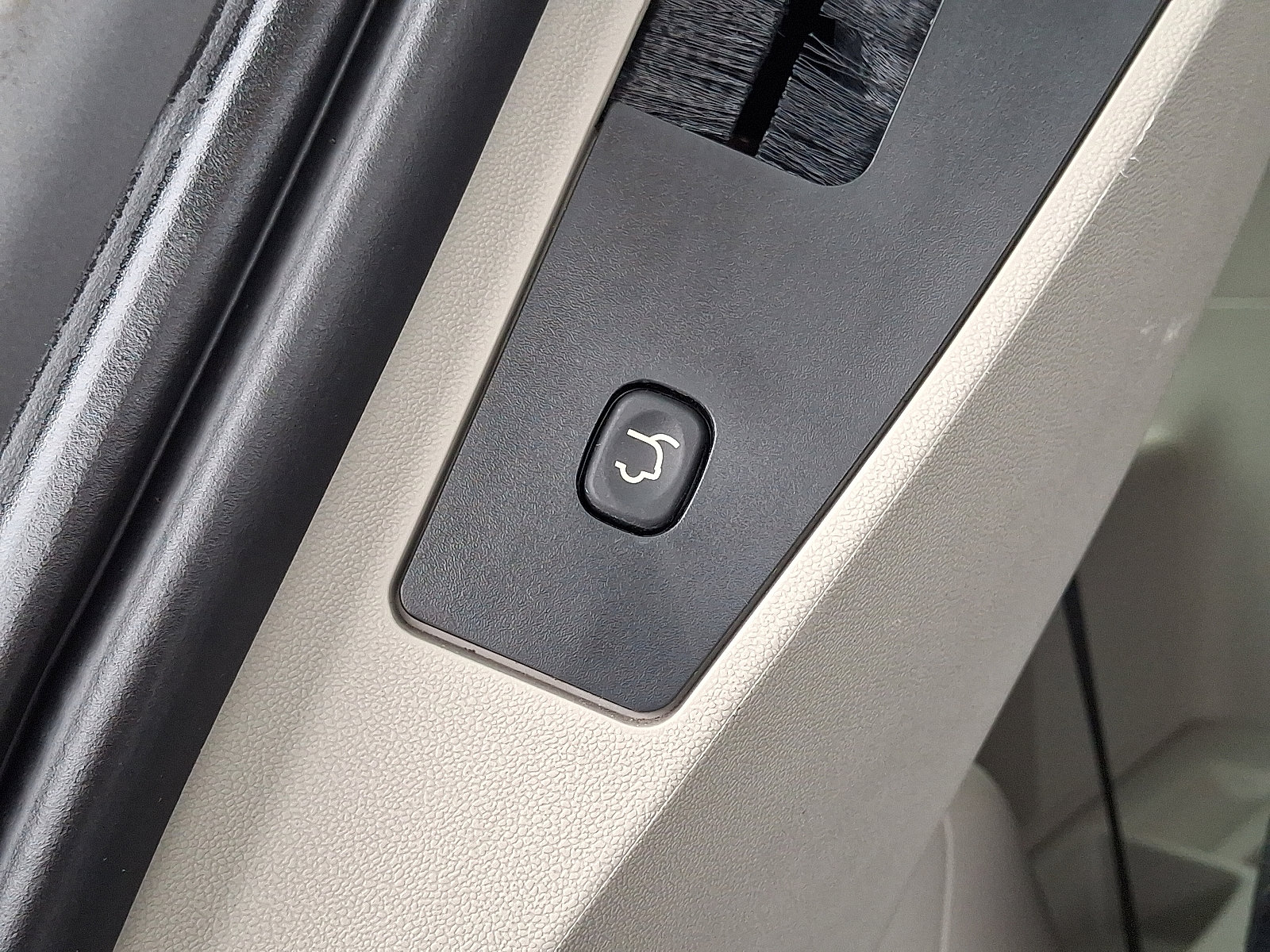 Used 2017 Dodge Grand Caravan SXT image 29