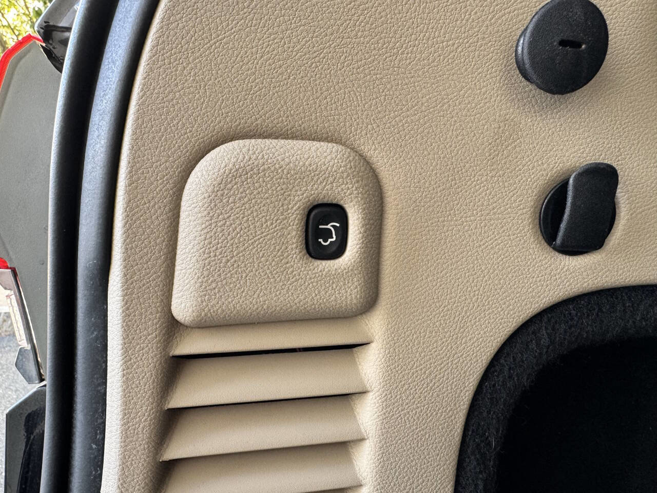 Used 2018 Jeep Grand Cherokee Limited image 23