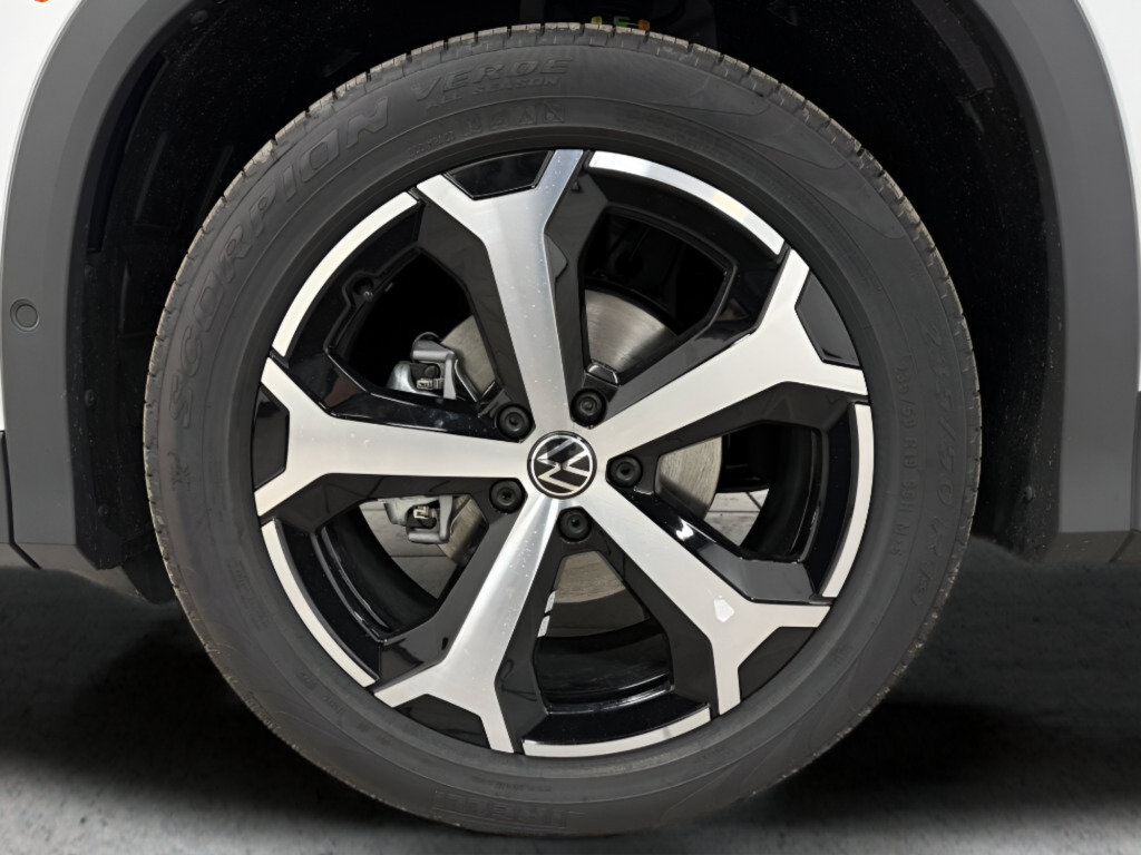 New 2026 Volkswagen Tiguan SE FWD image 18
