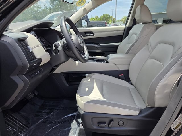 Used 2025 Nissan Pathfinder SL FWD image 15