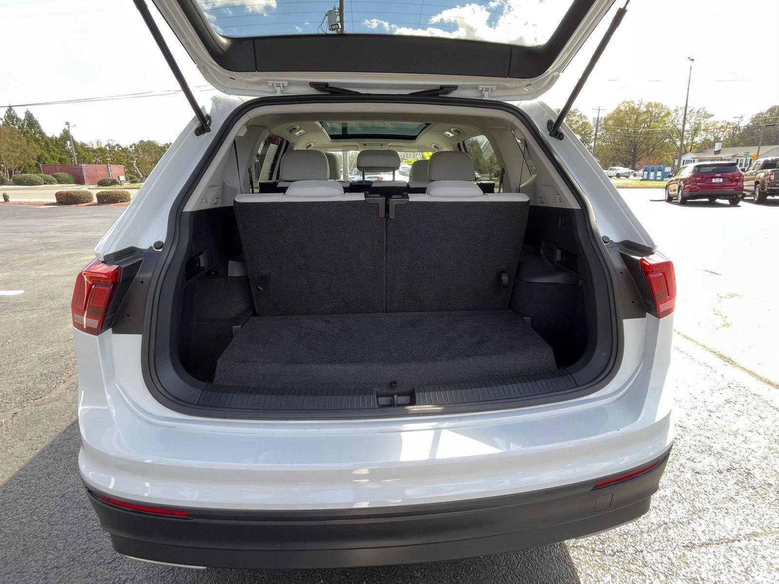 Used 2019 Volkswagen Tiguan SE w/ Panoramic Sunroof Package image 28