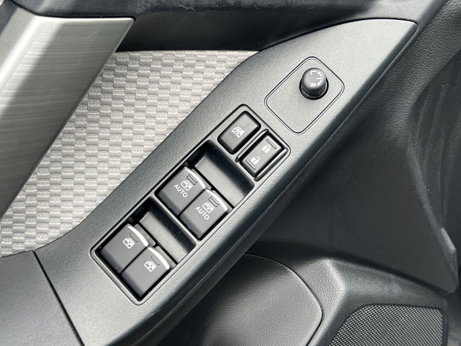 Used 2018 Subaru Forester 2.5i Premium w/ All-Weather Package image 16