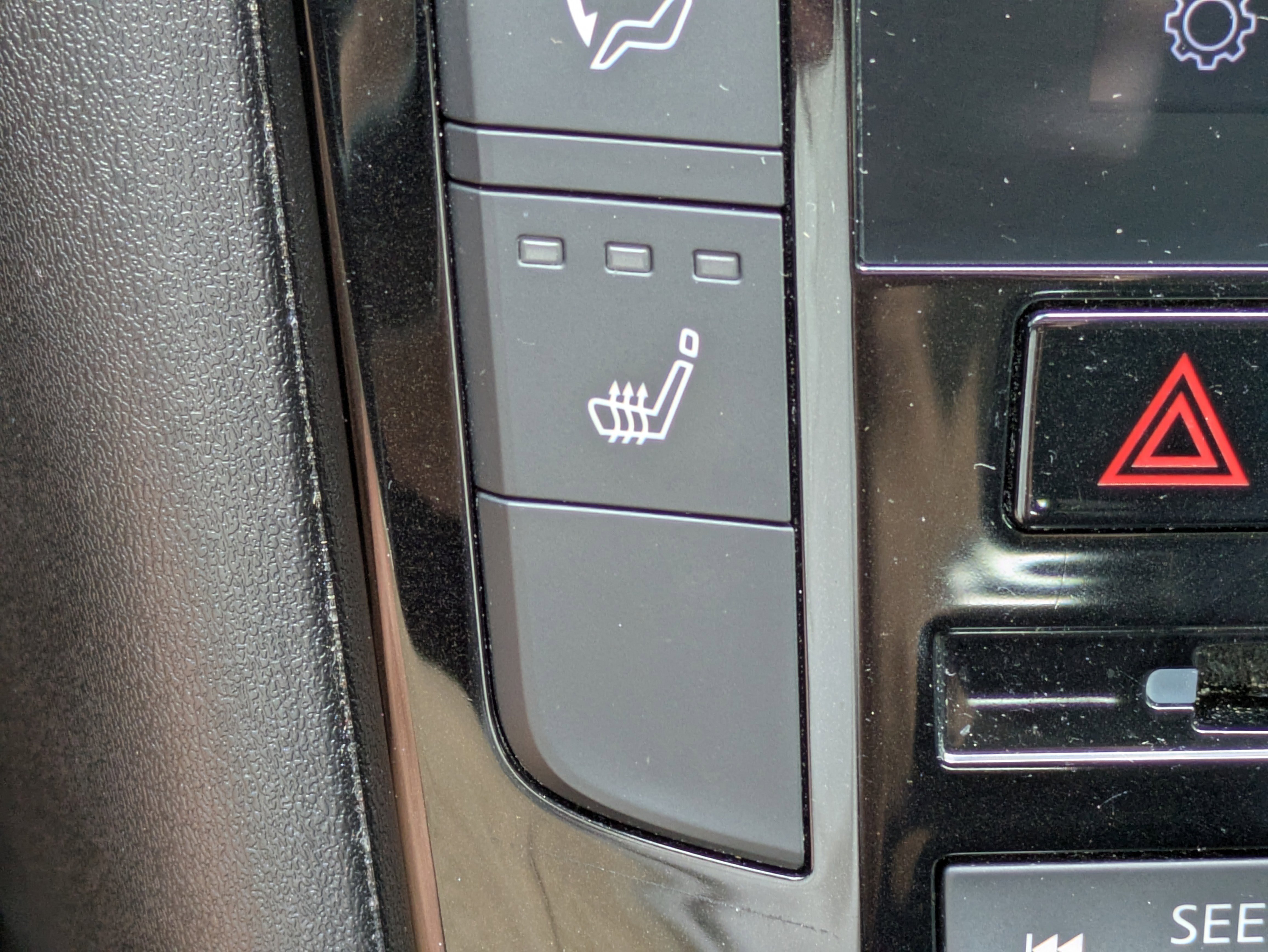 Used 2020 INFINITI QX50 Luxe w/ Navigation Package FWD image 29