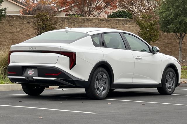 New 2025 Kia K4 LX image 5