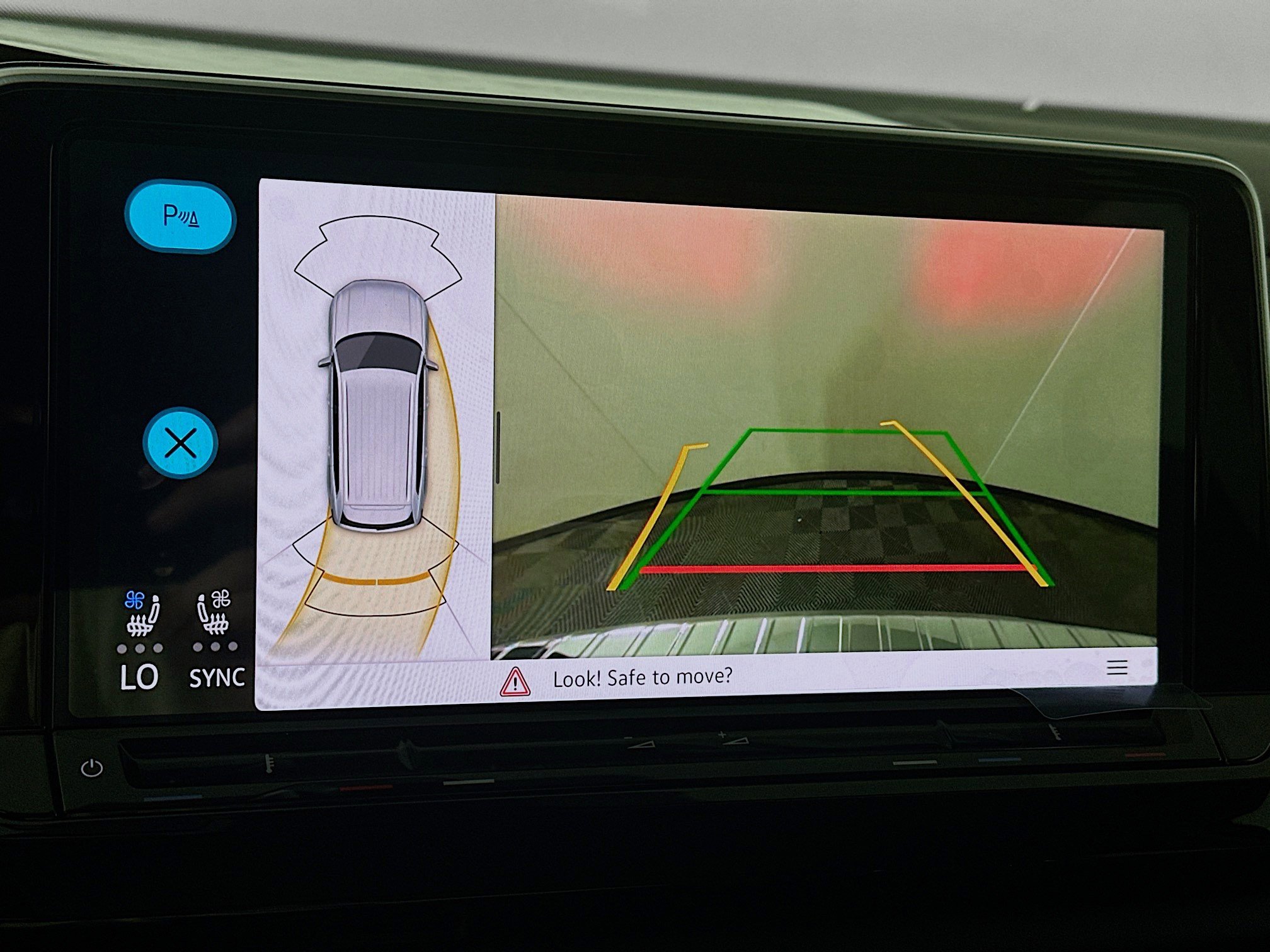 New 2025 Volkswagen Atlas SE image 13
