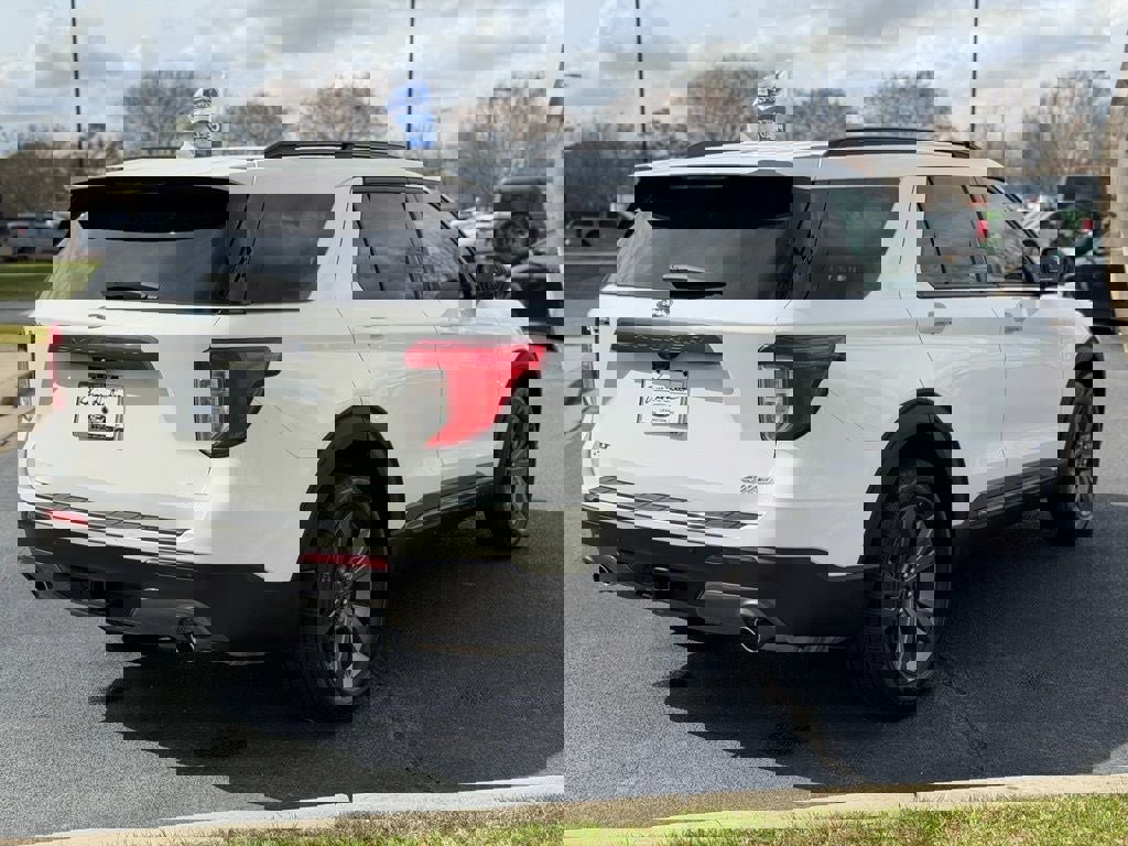 Certified 2022 Ford Explorer XLT w/ Equipment Group 202A image 15