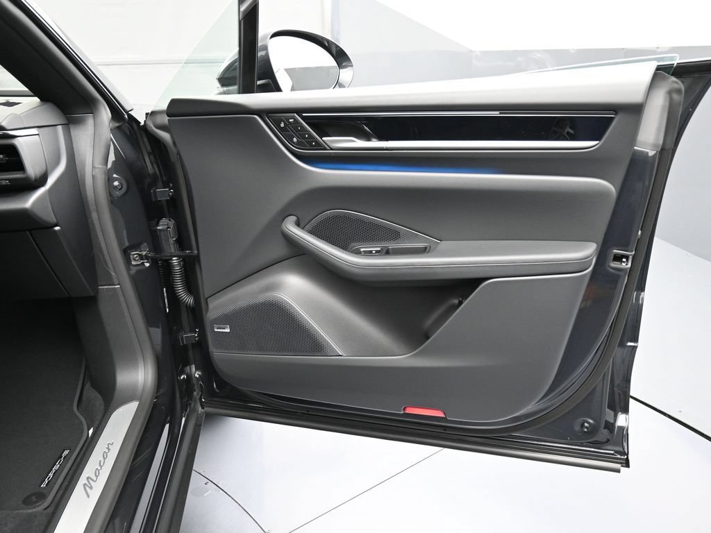 Certified 2025 Porsche Macan Electric RWD image 28