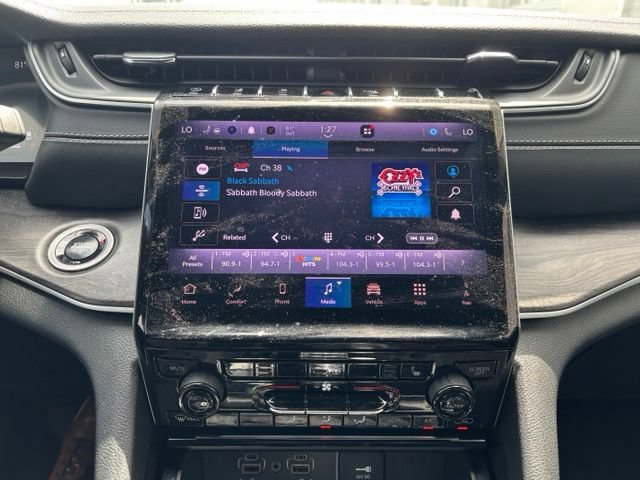 Used 2025 Jeep Grand Cherokee Limited AWD/4WD image 15