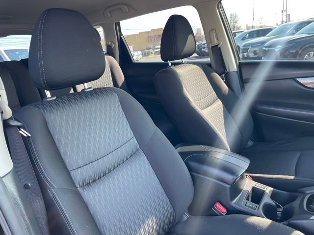 Used 2020 Nissan Rogue SV image 13