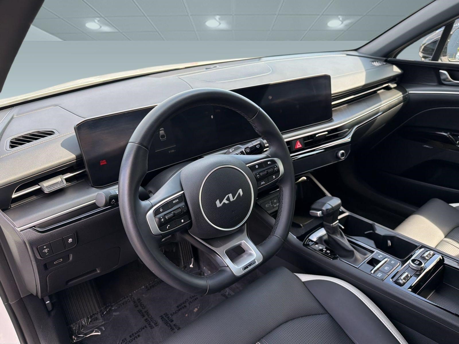 Used 2025 Kia K5 GT-Line w/ GT-Line Premium Package FWD image 4