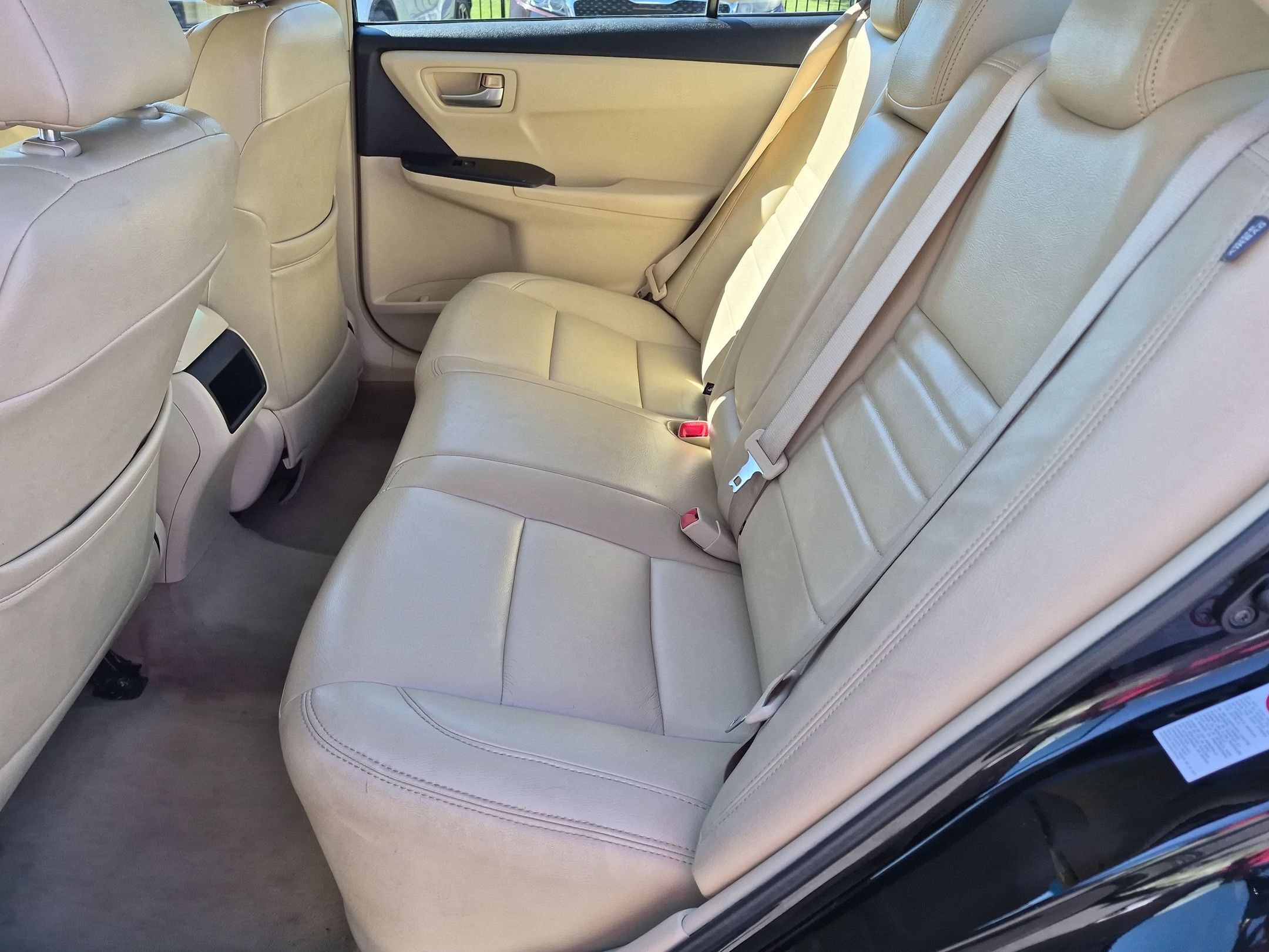 Used 2016 Toyota Camry LE FWD image 29