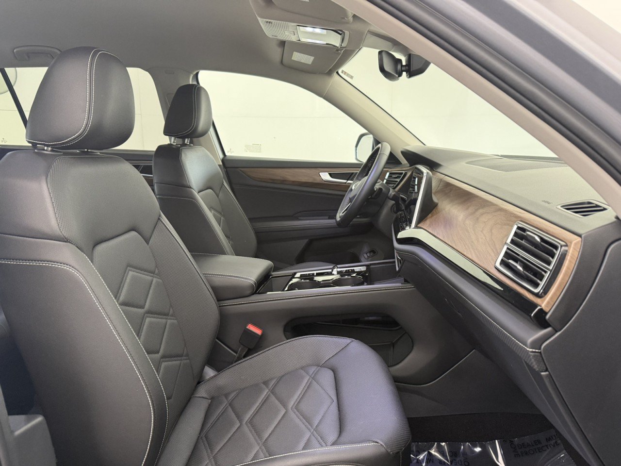 Used 2025 Volkswagen Atlas SE AWD/4WD image 10