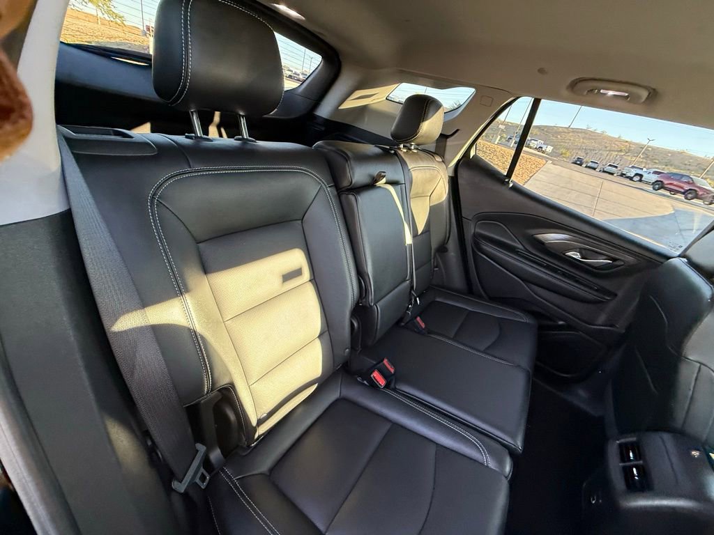 Used 2024 GMC Terrain SLT image 17