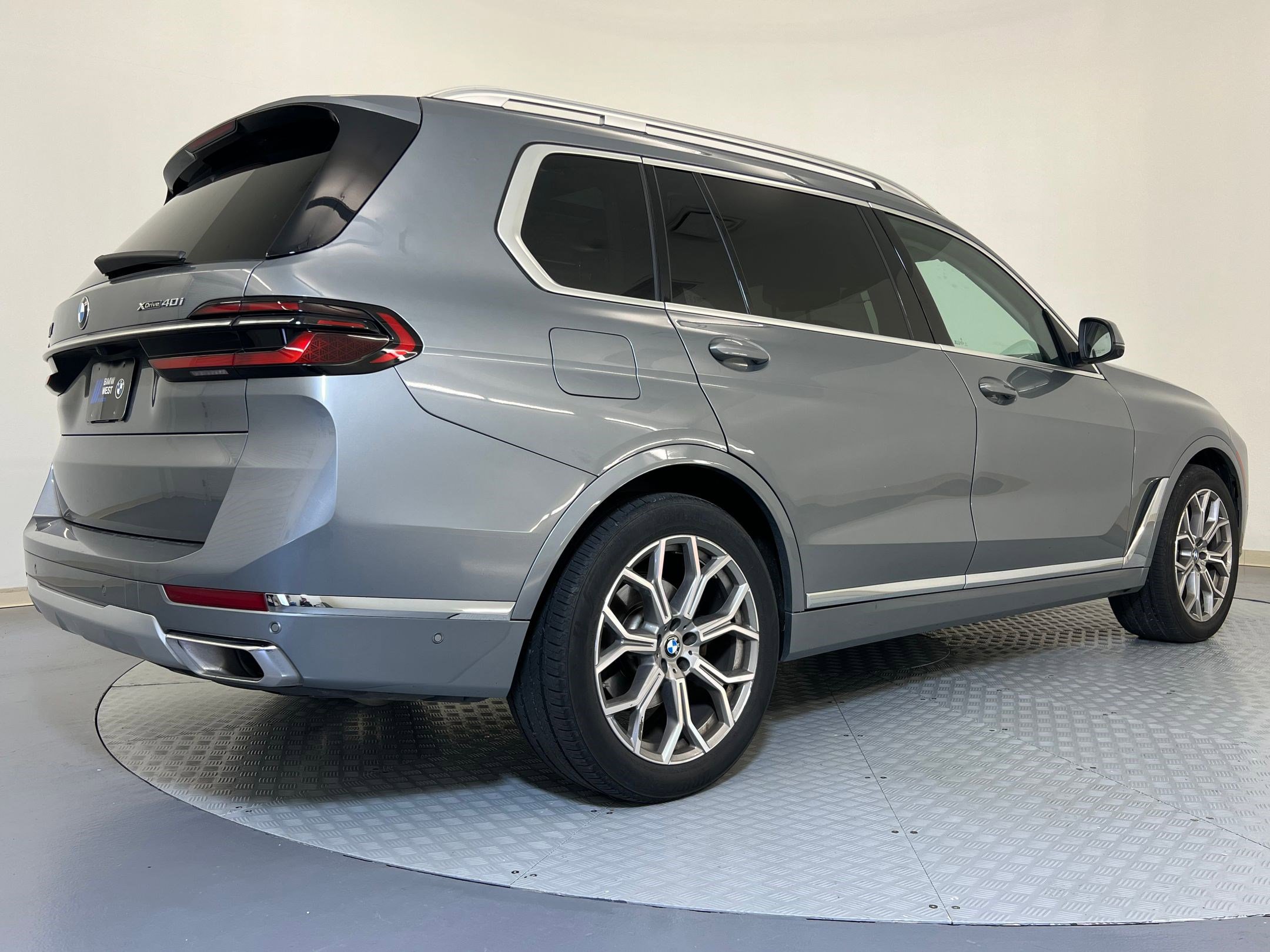 Used 2025 BMW X7 xDrive40i w/ Premium Package image 9