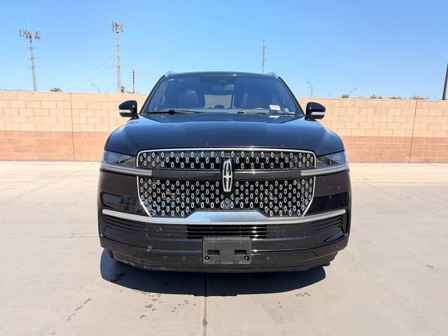 Used 2025 Lincoln Navigator Reserve AWD/4WD image 3