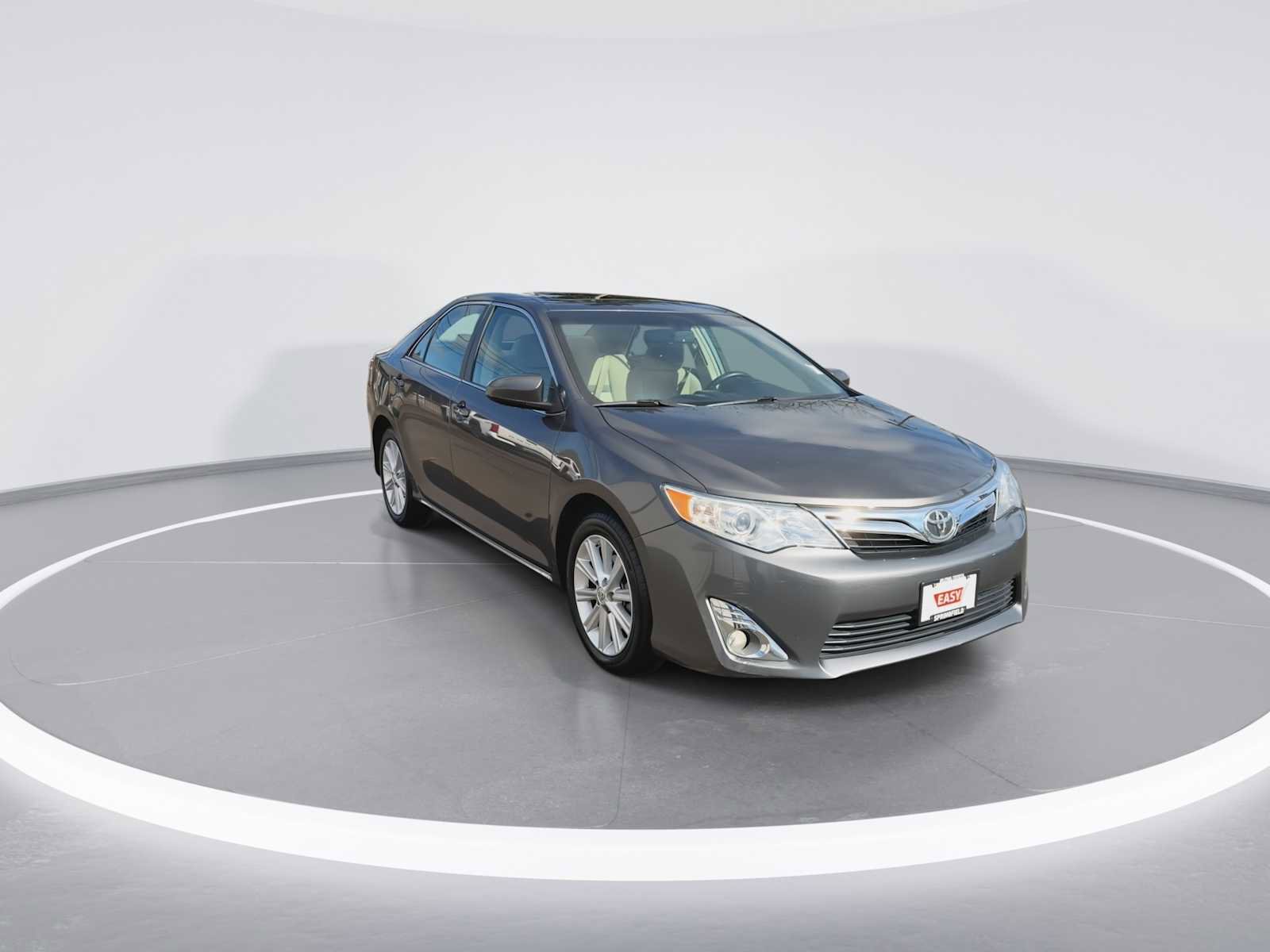 Used 2013 Toyota Camry XLE w/ Convenience Pkg image 2