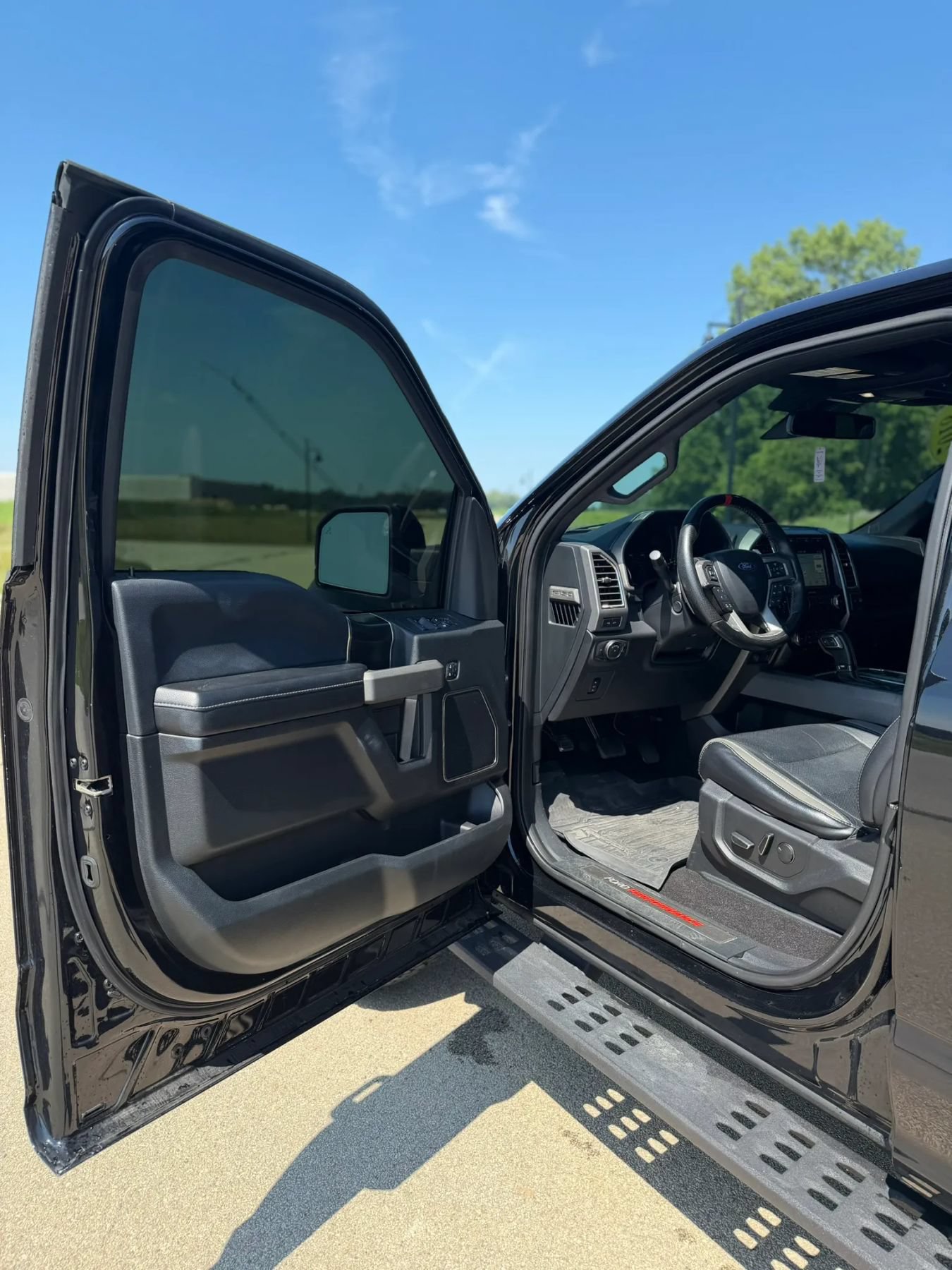 Used 2018 Ford F150 Raptor w/ Equipment Group 802A Luxury AWD/4WD image 11