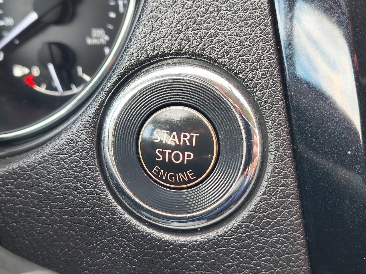 Used 2016 Nissan Rogue SL w/ SL Premium Package image 16