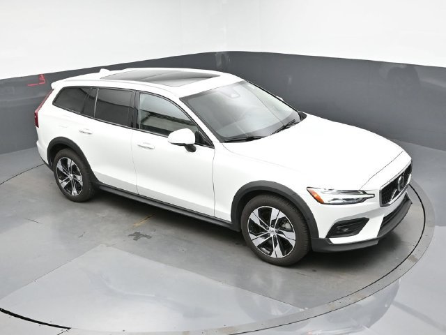 Used 2025 Volvo V60 B5 Cross Country Plus AWD/4WD image 42
