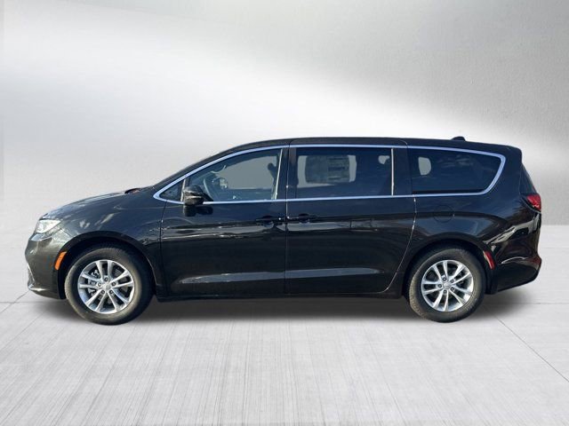New 2026 Chrysler Pacifica Select image 8