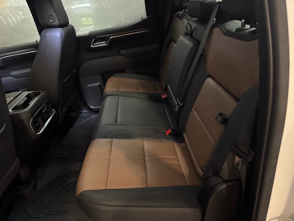 Used 2025 Chevrolet Silverado 1500 High Country image 12