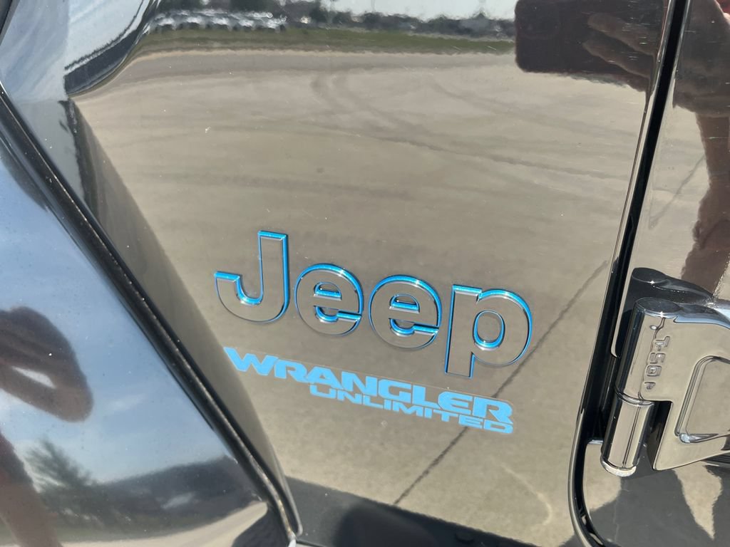 Used 2022 Jeep Wrangler Unlimited Sahara AWD/4WD image 33