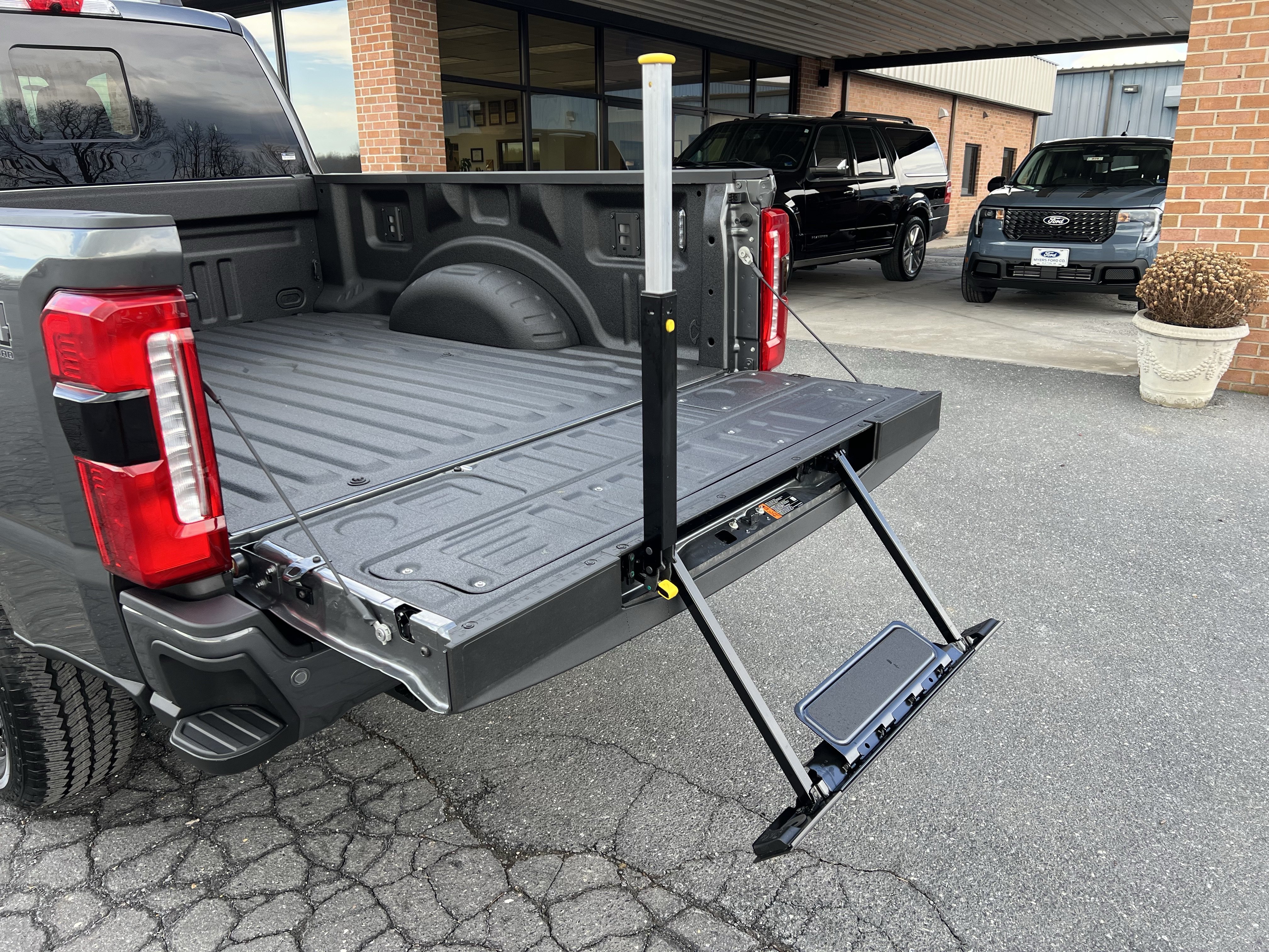 New 2026 Ford F350 XLT w/ XLT Premium Package AWD/4WD image 11