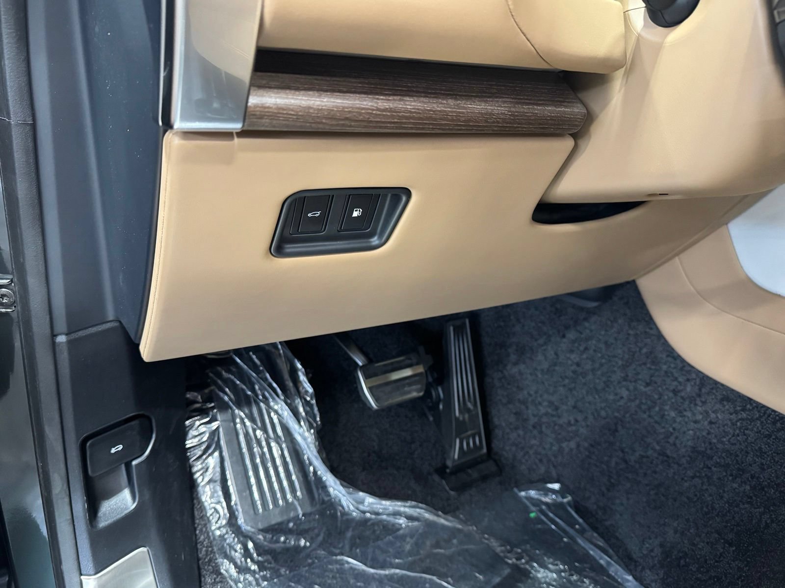 New 2026 Land Rover Range Rover SE AWD/4WD image 17