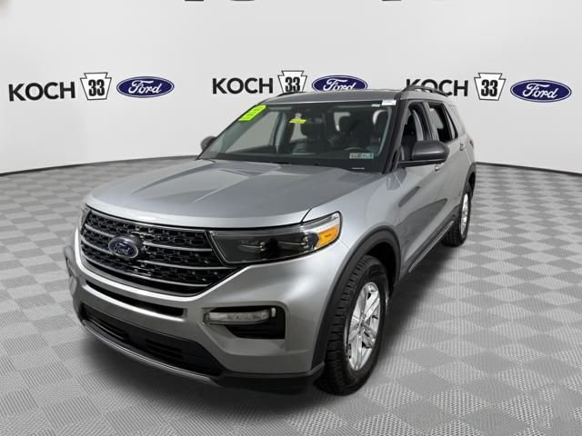 Used 2023 Ford Explorer XLT w/ Equipment Group 202A image 3