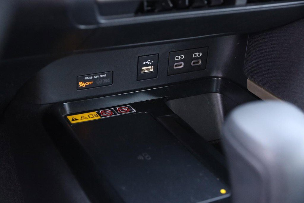 Used 2025 Toyota Camry LE image 19