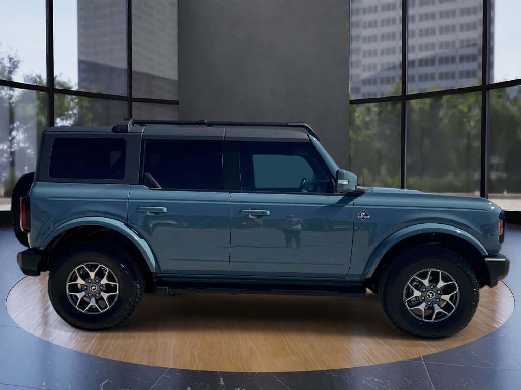 Used 2023 Ford Bronco Outer Banks AWD/4WD image 2