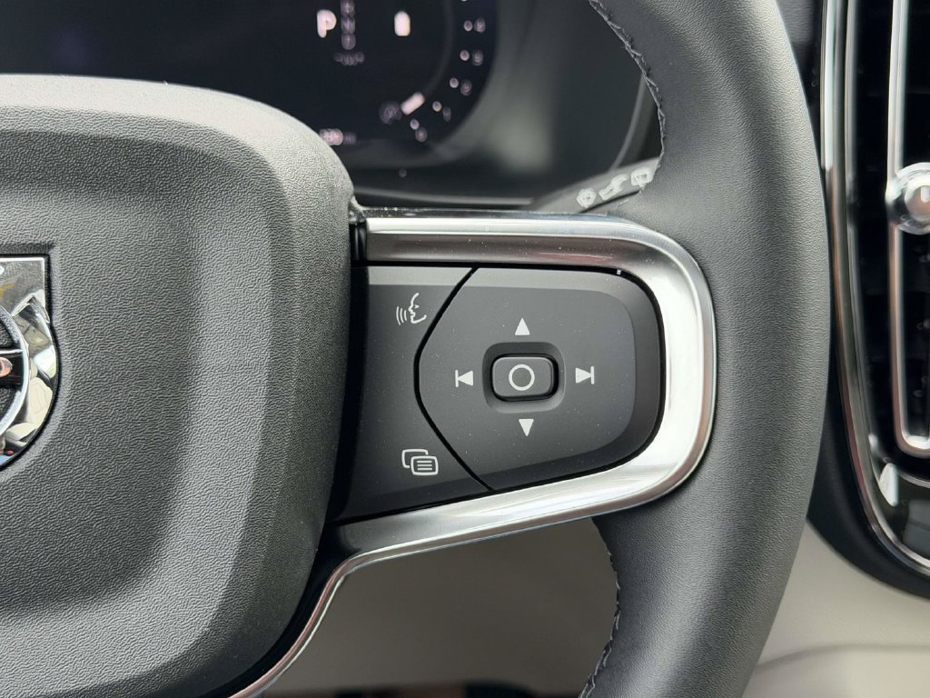 New 2026 Volvo XC40 B5 Plus w/ Protection Package Premier AWD/4WD image 9
