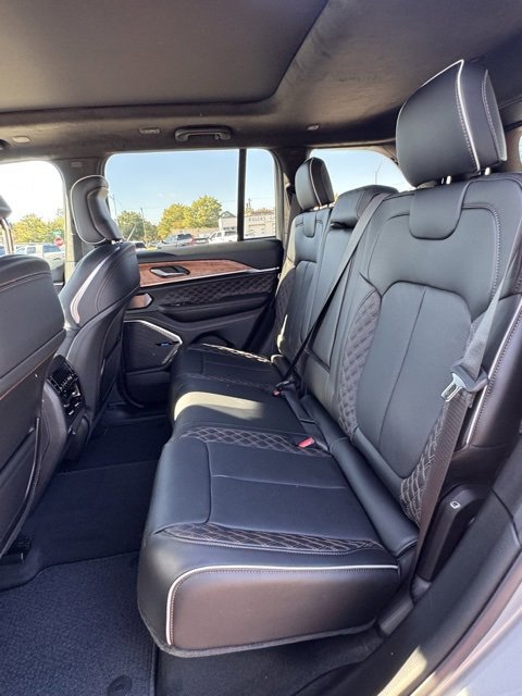 New 2025 Jeep Grand Cherokee Summit image 13